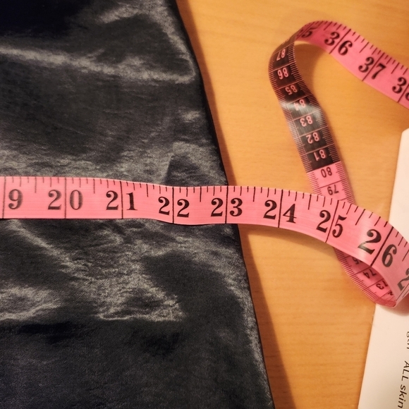 Le Chateau black satin maxi skirt with  gold embroidery at waist size 10… - Picture 6 of 13